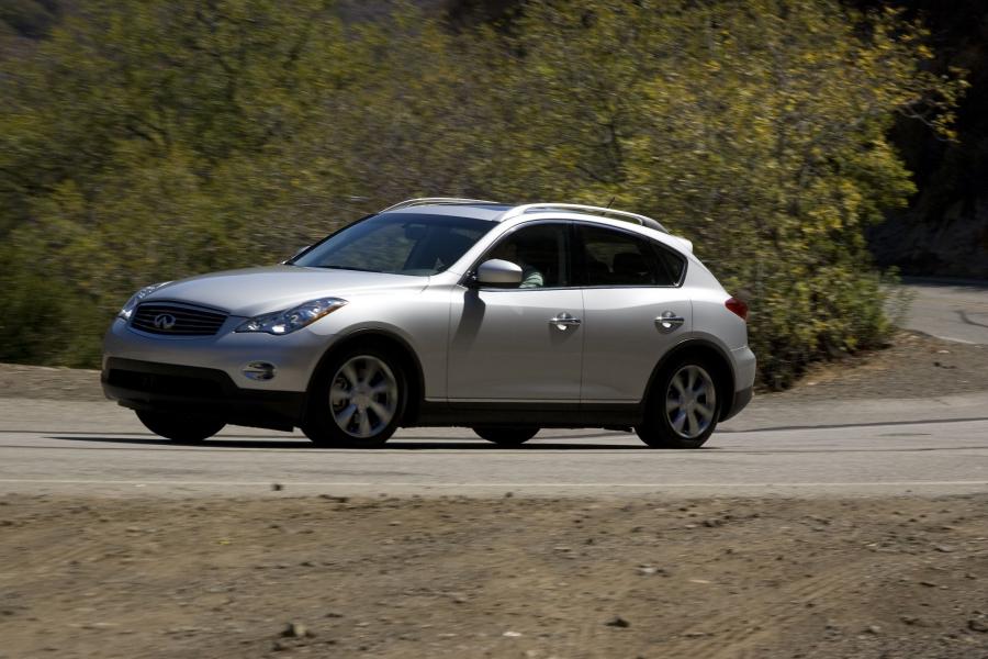  Infiniti EX35 2011 года  (фото 28 из 39)
